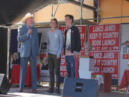 Lance and other singers