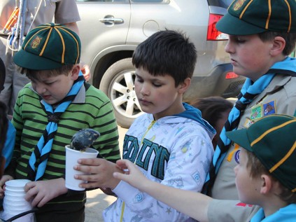 Randpark Ridge Cubs have a great time helping at a soup kitchen in Cosmo City on 02 August. Photo supplied.