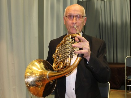 French horn player Jack Gitelson says" I play classical music because I like it and understand it."