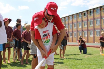 Highveld Lions batsman Neil McKenzie teaches Dawid Pienaar how to bat at Laerskool Louw Geldenhuys.
